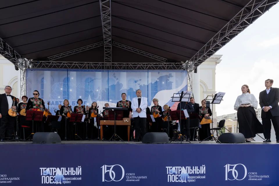Театральный поезд оставил след на площади 400-летия Тюмени Театральный поезд оставил след на площади 400-летия Тюмени