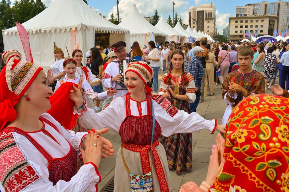 Как Центр русской культуры встретил День России на фестивале «Мост Дружбы» Как Центр русской культуры встретил День России на фестивале «Мост Дружбы»