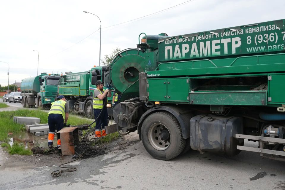 В Парфеново продолжают чистить водоотводные канавы В Парфеново продолжают чистить водоотводные канавы