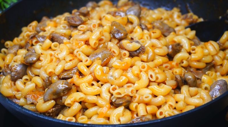 Невероятная простота: макароны с куриными сердечками для быстрого ужина