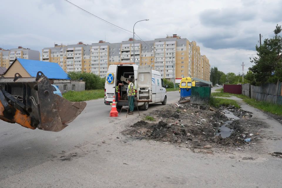 В Парфеново продолжают чистить водоотводные канавы В Парфеново продолжают чистить водоотводные канавы