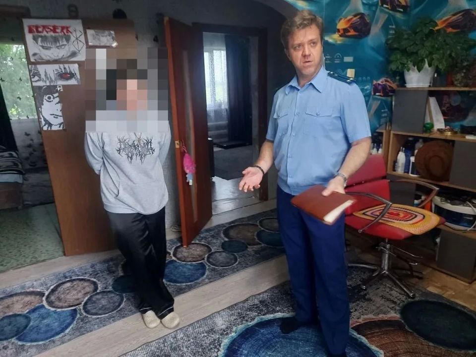 Прокурор Упоровского района Дмитрий Софьин в рамках реализации института наставничества встретился со своим наставляемым подростком, ознакомился с условиями его проживания, побеседовал и обсудил имеющиеся проблемы семьи и...
