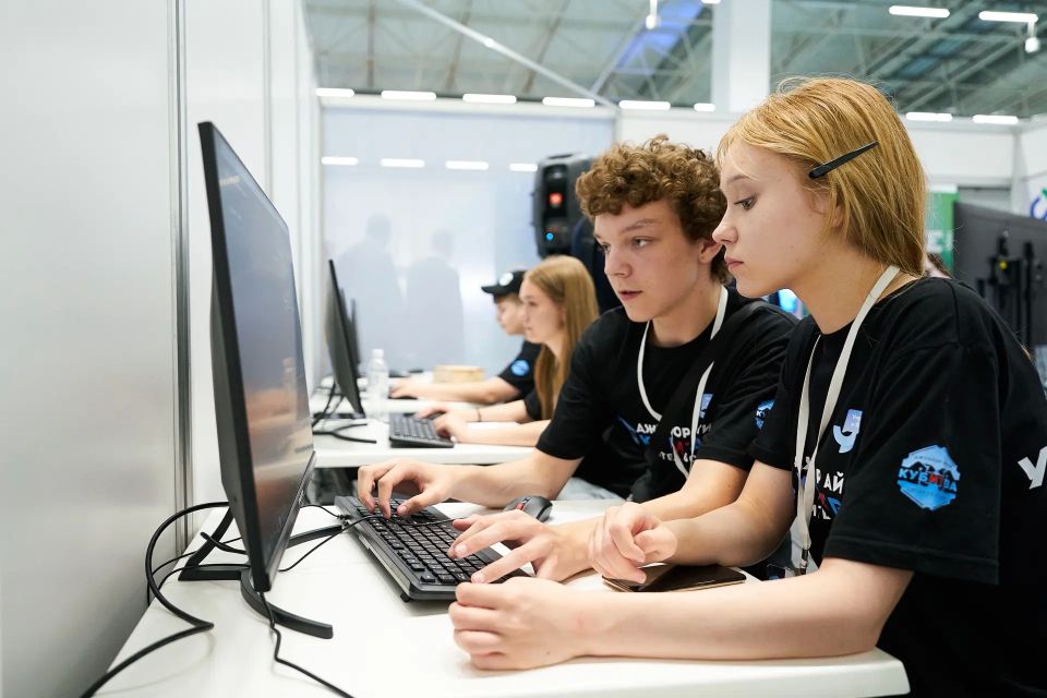 Руслан Кухарук: В Ханты-Мансийске стартовал XVII Международный ITФорум с участием стран БРИКС и ШОС Руслан Кухарук: В Ханты-Мансийске стартовал XVII Международный ITФорум с участием стран БРИКС и ШОС