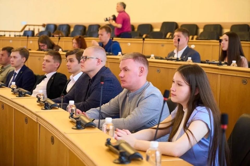 В Тюмени прошёл ежегодный Форум молодых парламентариев Тюменской области, приуроченный к 20-летию Общественной молодёжной палаты при Тюменской областной Думе В Тюмени прошёл ежегодный Форум молодых парламентариев Тюменской области, приуроченный к 20-летию Общественной молодёжной палаты при Тюменской областной Думе