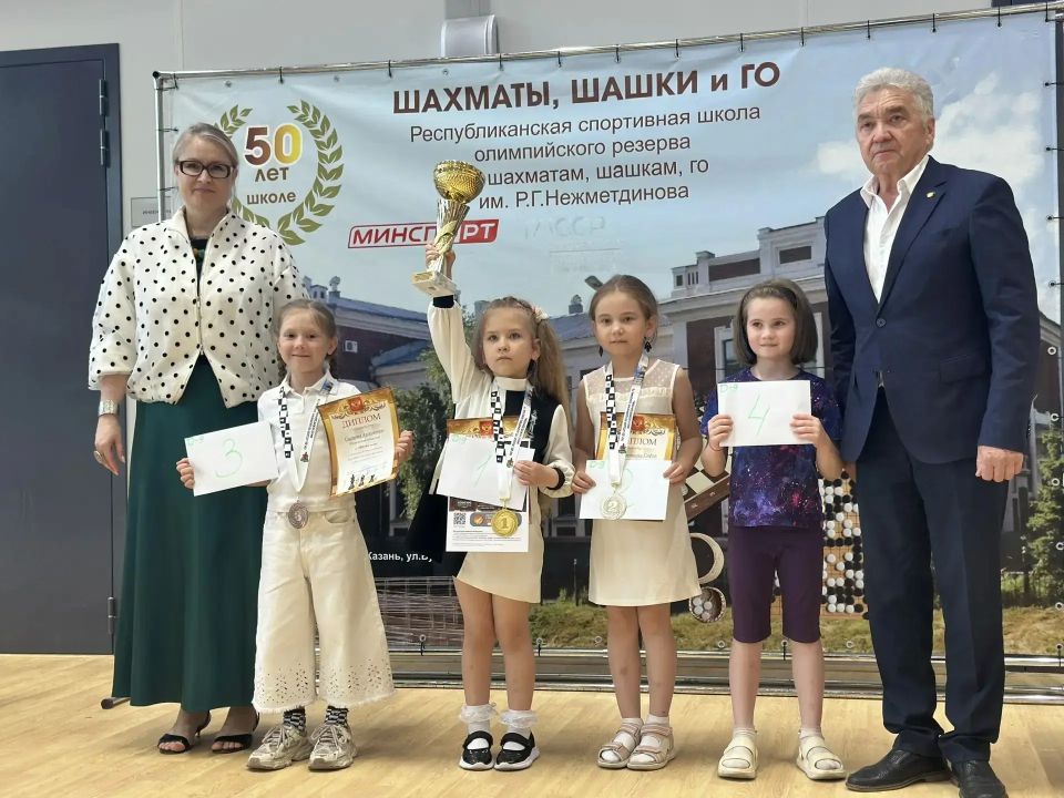 Юная тюменская шахматистка Александра Сырцова завоевала бронзу на всероссийском турнире Юная тюменская шахматистка Александра Сырцова завоевала бронзу на всероссийском турнире