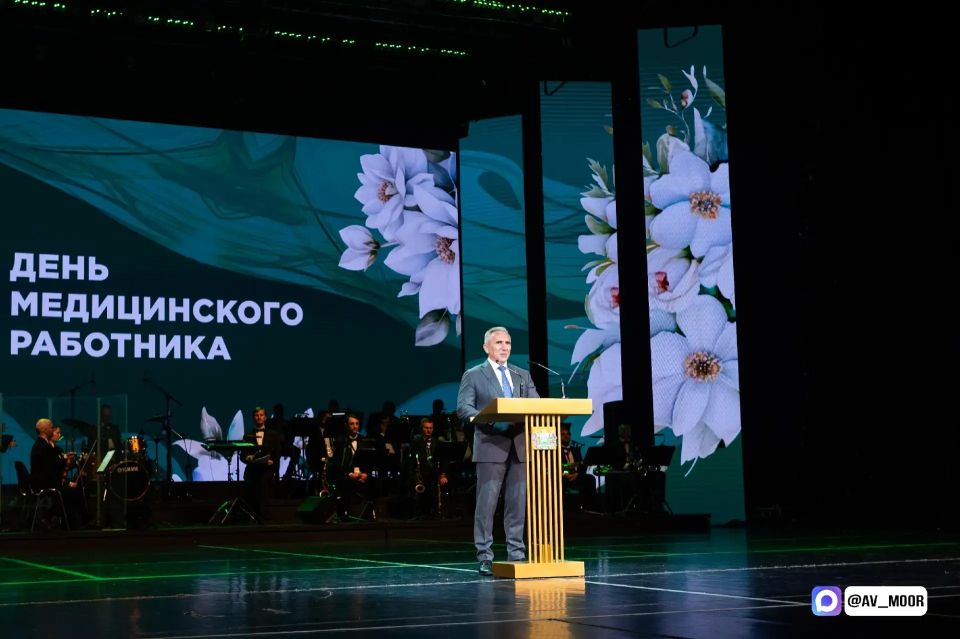Александр Моор: Поздравил медицинских работников и ветеранов здравоохранения с наступающим профессиональным праздником
