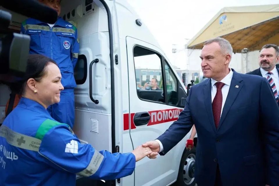 Руслан Кухарук: В преддверии Дня медицинского работника на форуме «Победившие болезнь» в Сургуте вручил окружные награды тем, кто ежедневно заботится о здоровье жителей Югры Руслан Кухарук: В преддверии Дня медицинского работника на форуме «Победившие болезнь» в Сургуте вручил окружные награды тем, кто ежедневно заботится о здоровье жителей Югры