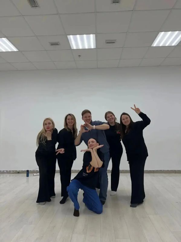 В Тюмени покажут музыкальный спектакль «9 жизней», созданный предпринимателями, врачами, юристами и психологами В Тюмени покажут музыкальный спектакль «9 жизней», созданный предпринимателями, врачами, юристами и психологами