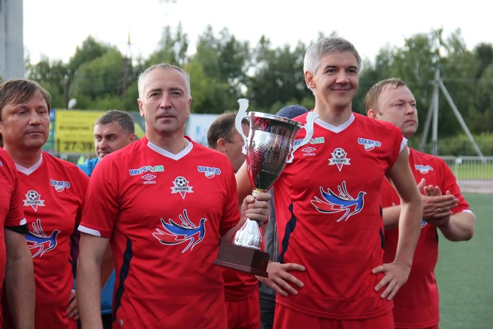 Сердечно поздравляю Владимира Владимировича Мазура с юбилеем! Сердечно поздравляю Владимира Владимировича Мазура с юбилеем!