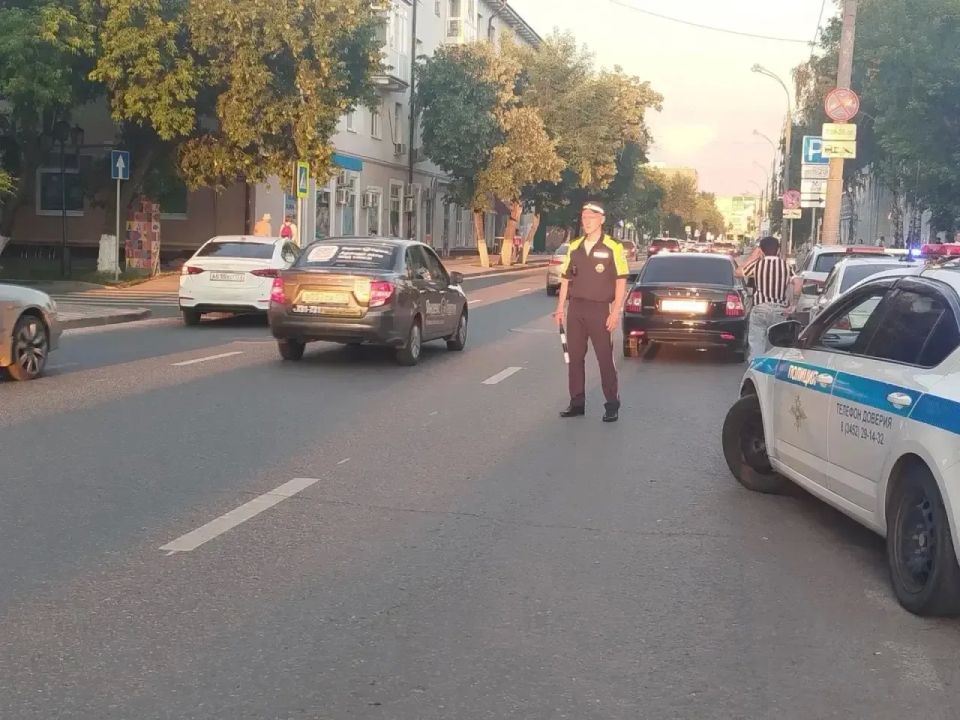 Центр Тюмени вчера вечером был под контролем сотрудников Госавтоинспекции и волонтеров «Областного центра профилактики и реабилитации» Центр Тюмени вчера вечером был под контролем сотрудников Госавтоинспекции и волонтеров «Областного центра профилактики и реабилитации»