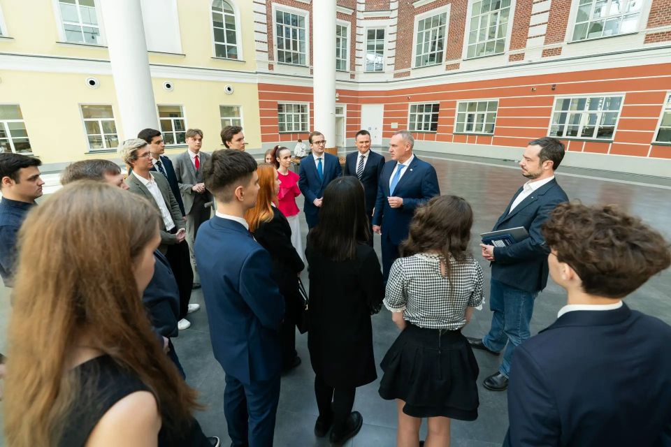 Руслан Кухарук: В Высшей школе экономики прошла защита проектов мастерской Югры в рамках образовательной дисциплины «Государственные проекты развития: от идеи к управлению изменениями» (проект «ГосВышка») Руслан Кухарук: В Высшей школе экономики прошла защита проектов мастерской Югры в рамках образовательной дисциплины «Государственные проекты развития: от идеи к управлению изменениями» (проект «ГосВышка»)