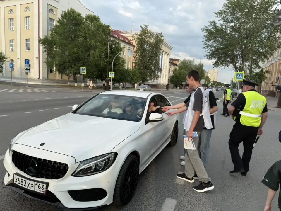 Центр Тюмени вчера вечером был под контролем сотрудников Госавтоинспекции и волонтеров «Областного центра профилактики и реабилитации» Центр Тюмени вчера вечером был под контролем сотрудников Госавтоинспекции и волонтеров «Областного центра профилактики и реабилитации»
