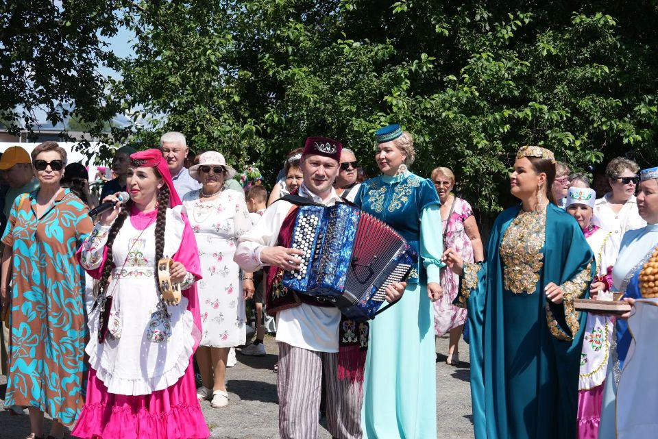 Солнце, борьба и баурсак — главные символы Сабантуя Солнце, борьба и баурсак — главные символы Сабантуя