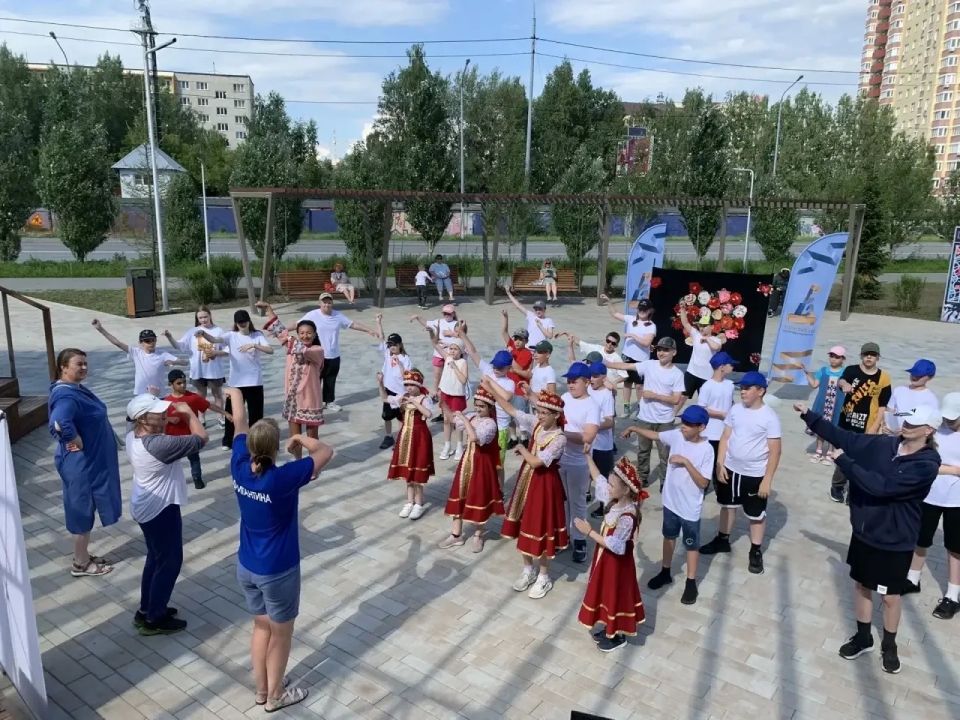 Фестиваль дружбы народов на бульваре Петра Ершова Фестиваль дружбы народов на бульваре Петра Ершова