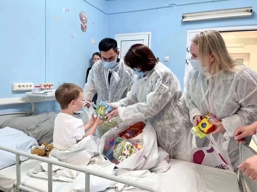 В Тюменской области стартовала ежегодная благотворительная акция «Коробка храбрости», которую проводят сторонники партии «Единая Россия» В Тюменской области стартовала ежегодная благотворительная акция «Коробка храбрости», которую проводят сторонники партии «Единая Россия»