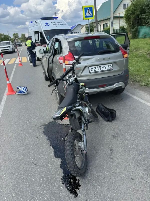 Питбайк с 17-летним водителем въехал в «Ладу Эксрей» в Заводоуковске Питбайк с 17-летним водителем въехал в «Ладу Эксрей» в Заводоуковске