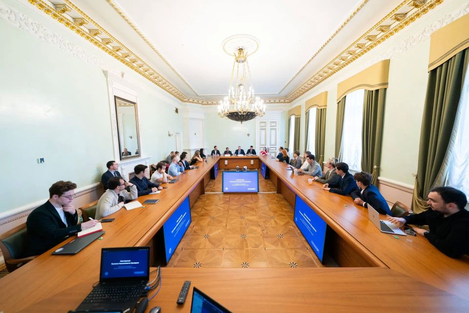 Руслан Кухарук: В Высшей школе экономики прошла защита проектов мастерской Югры в рамках образовательной дисциплины «Государственные проекты развития: от идеи к управлению изменениями» (проект «ГосВышка») Руслан Кухарук: В Высшей школе экономики прошла защита проектов мастерской Югры в рамках образовательной дисциплины «Государственные проекты развития: от идеи к управлению изменениями» (проект «ГосВышка»)