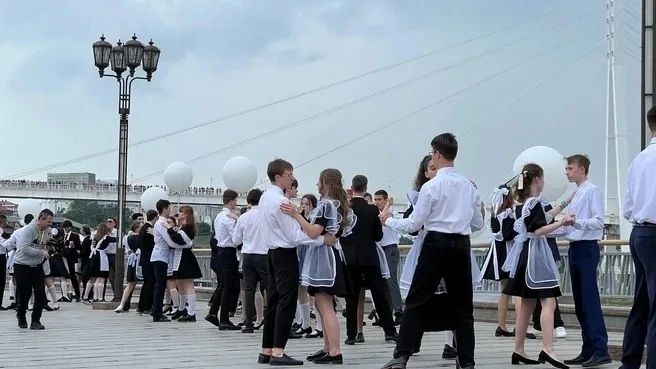 Уже сегодня, 20 июня, тюменские выпускники будут кружить в вальсе на набережной
