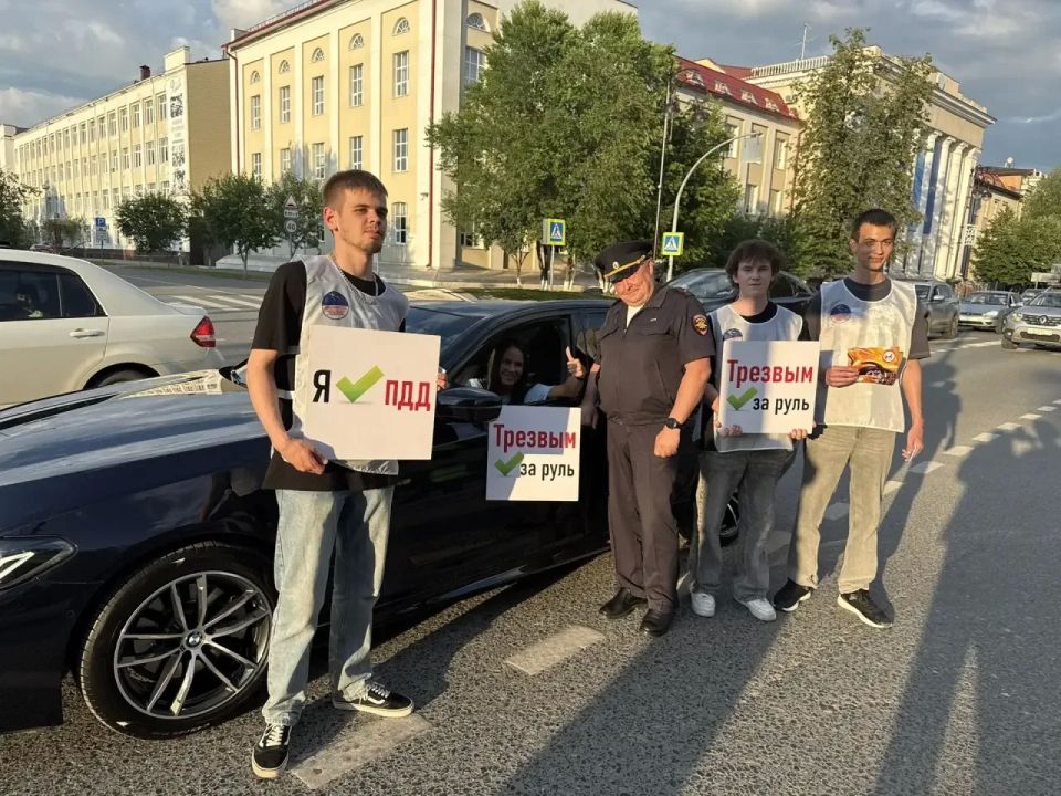 Центр Тюмени вчера вечером был под контролем сотрудников Госавтоинспекции и волонтеров «Областного центра профилактики и реабилитации» Центр Тюмени вчера вечером был под контролем сотрудников Госавтоинспекции и волонтеров «Областного центра профилактики и реабилитации»