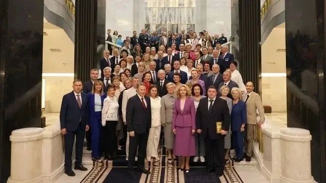 Руслан Кухарук: Заведующая неврологическим отделением, руководитель Регионального сосудистого центра ОКБ ХантыМансийска Людмила Ивановна Анищенко признана лучшим врачом России! Руслан Кухарук: Заведующая неврологическим отделением, руководитель Регионального сосудистого центра ОКБ ХантыМансийска Людмила Ивановна Анищенко признана лучшим врачом России!