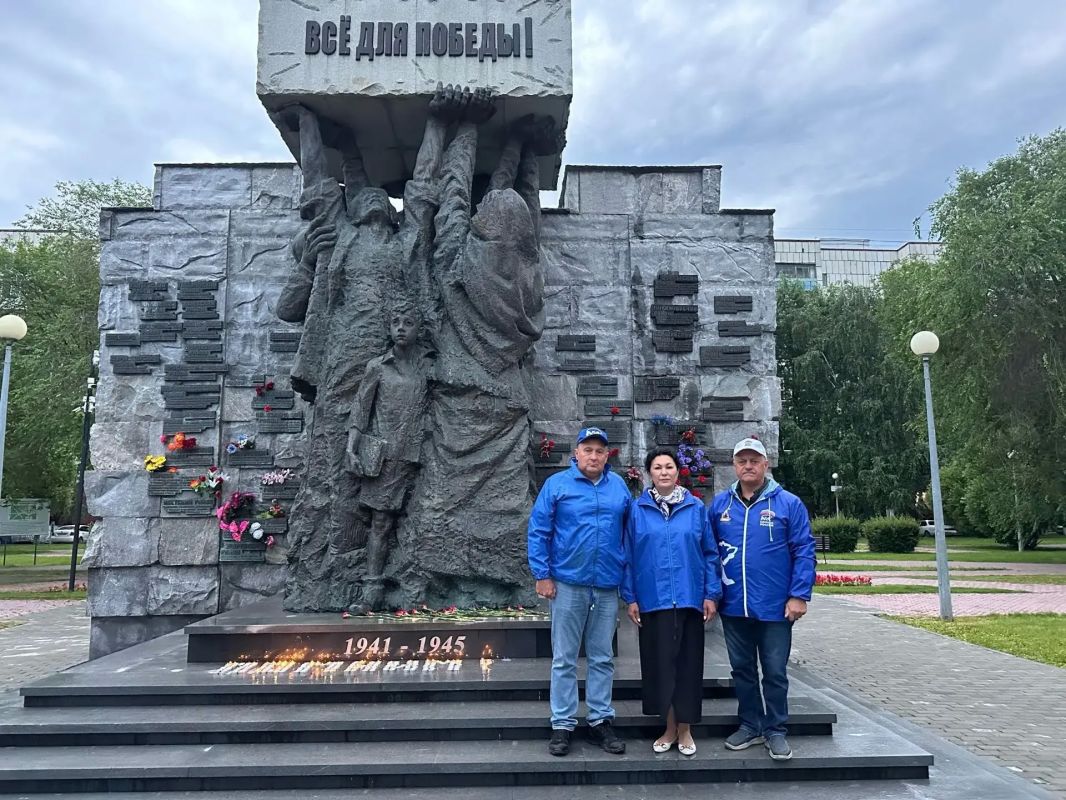 Сегодня, 22 июня, в День памяти и скорби, в сквере Тружеников тыла Восточного административного округа Тюмени прошла акция в память о начале Великой Отечественной войны Сегодня, 22 июня, в День памяти и скорби, в сквере Тружеников тыла Восточного административного округа Тюмени прошла акция в память о начале Великой Отечественной войны