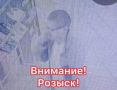 Сотрудники отдела полиции № 1 УМВД России по г. Тюмени устанавливают личность мужчины, который 18 июня, в магазине «Магнит», расположенном по ул. Монтажников, похитил алкогольный напиток, сыр и шоколад