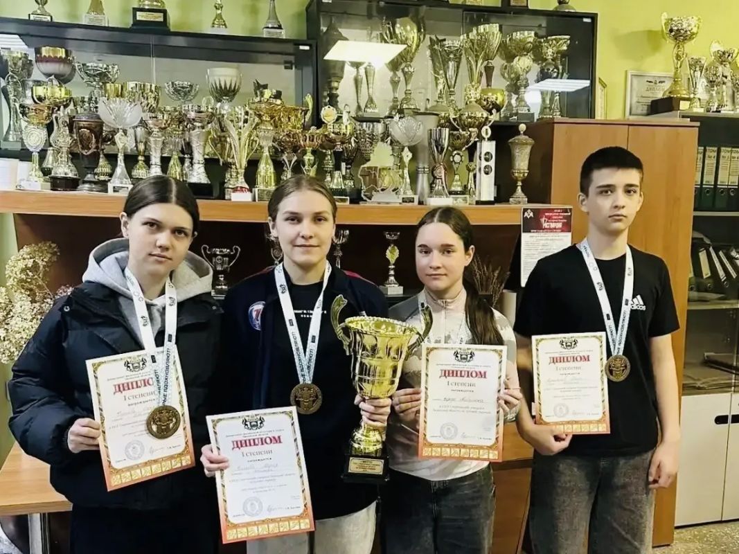Друзья, наши школьники – первые в общекомандном зачете Спартакиады учащихся Тюменской области! Друзья, наши школьники – первые в общекомандном зачете Спартакиады учащихся Тюменской области!
