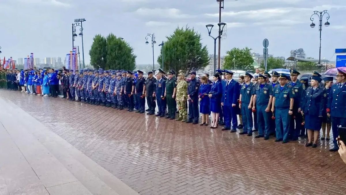 Представители прокуратуры Тюменской области приняли участие в траурной акции «Свеча памяти», посвященной Дню памяти и скорби