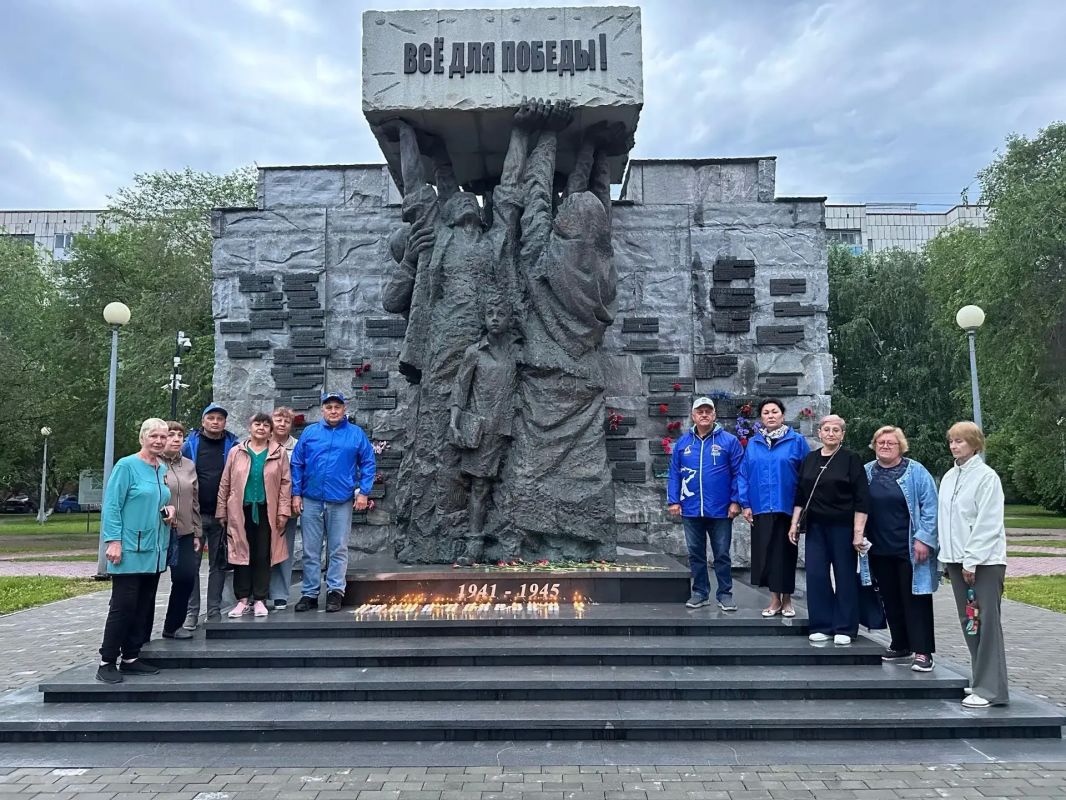 Сегодня, 22 июня, в День памяти и скорби, в сквере Тружеников тыла Восточного административного округа Тюмени прошла акция в память о начале Великой Отечественной войны Сегодня, 22 июня, в День памяти и скорби, в сквере Тружеников тыла Восточного административного округа Тюмени прошла акция в память о начале Великой Отечественной войны