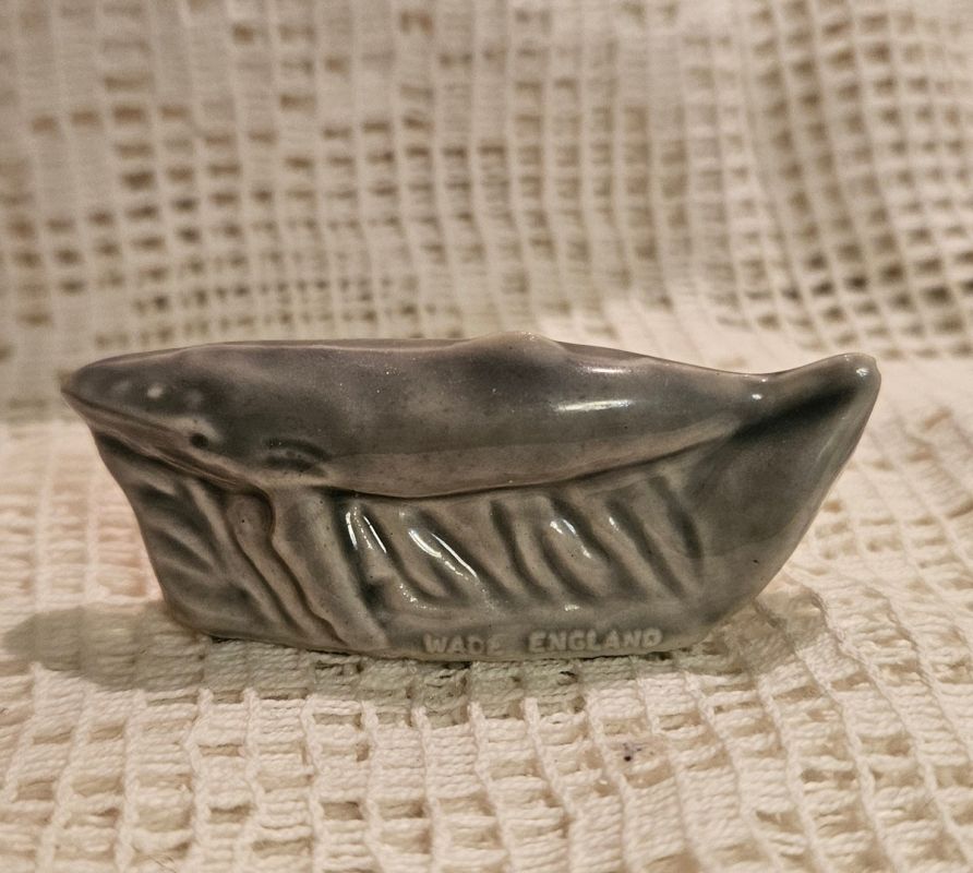 Очарование миниатюр: Кит от Wade Ceramics