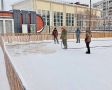 На Торговой площади лед блестит благодаря горячей воде