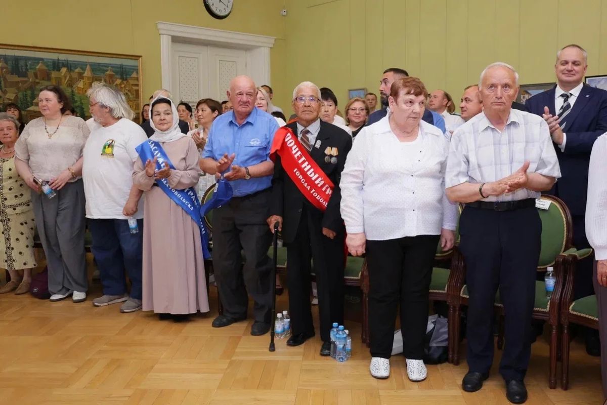 На торжественном приёме чествовали тоболяков, которые своим трудом, талантом и преданностью прославляют родной город На торжественном приёме чествовали тоболяков, которые своим трудом, талантом и преданностью прославляют родной город