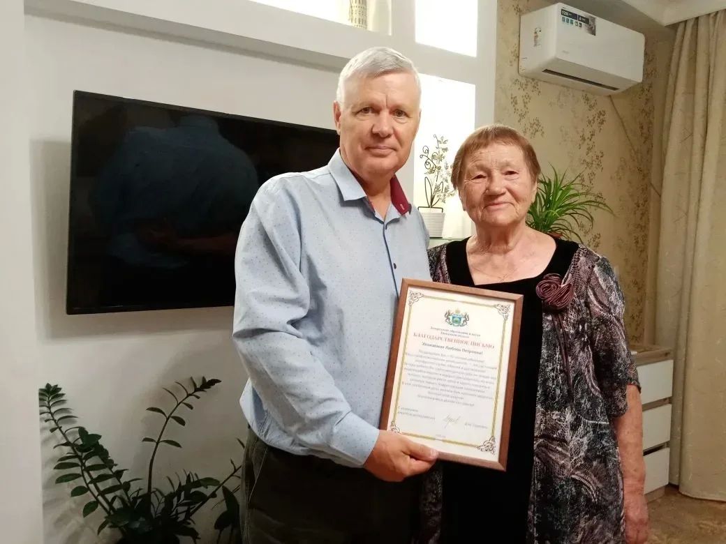 85-летний юбилей отметила Захарова Любовь Петровна - ветеран педагогического труда и Отличник народного просвещения