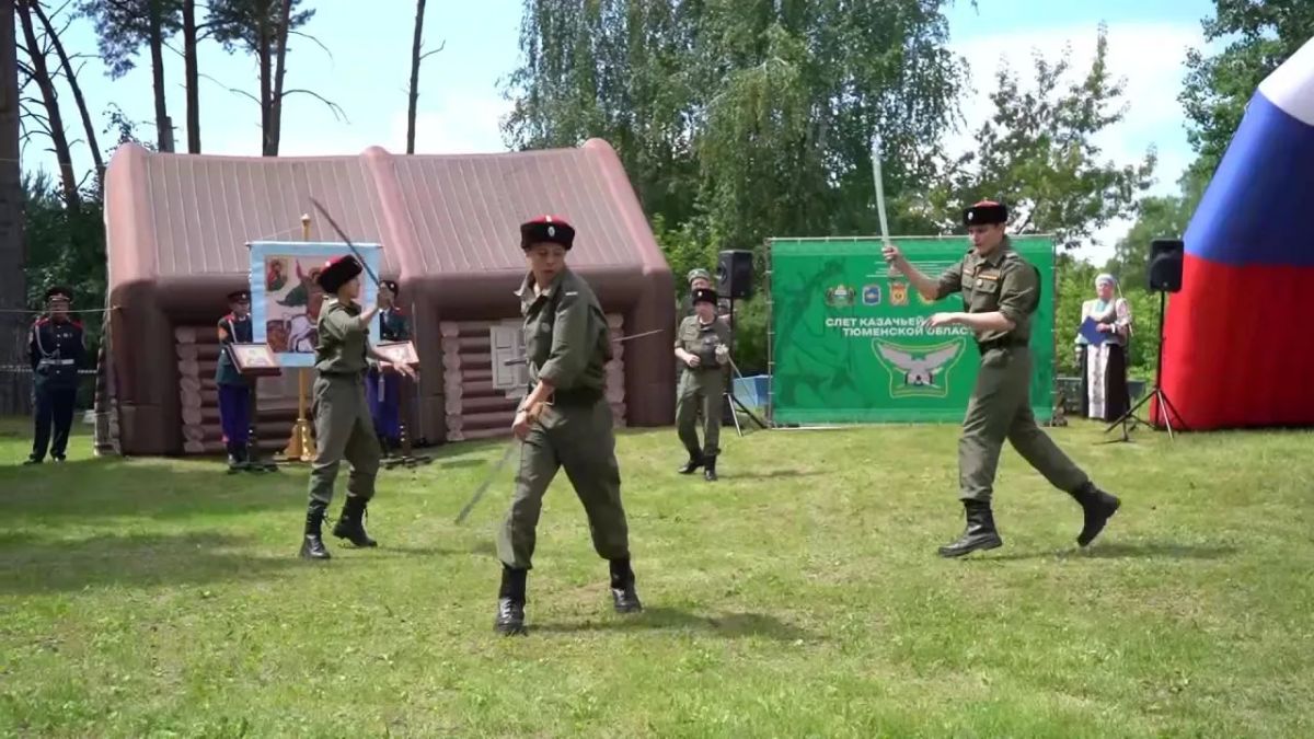 Слёт казачьей молодёжи в Ишиме объединил около двухсот казаков и кадет со всей Тюменской области Слёт казачьей молодёжи в Ишиме объединил около двухсот казаков и кадет со всей Тюменской области