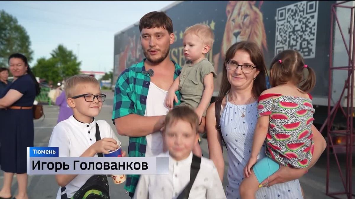 Бенгальские тигры на одной арене с акробатами, жонглерами и гимнастами