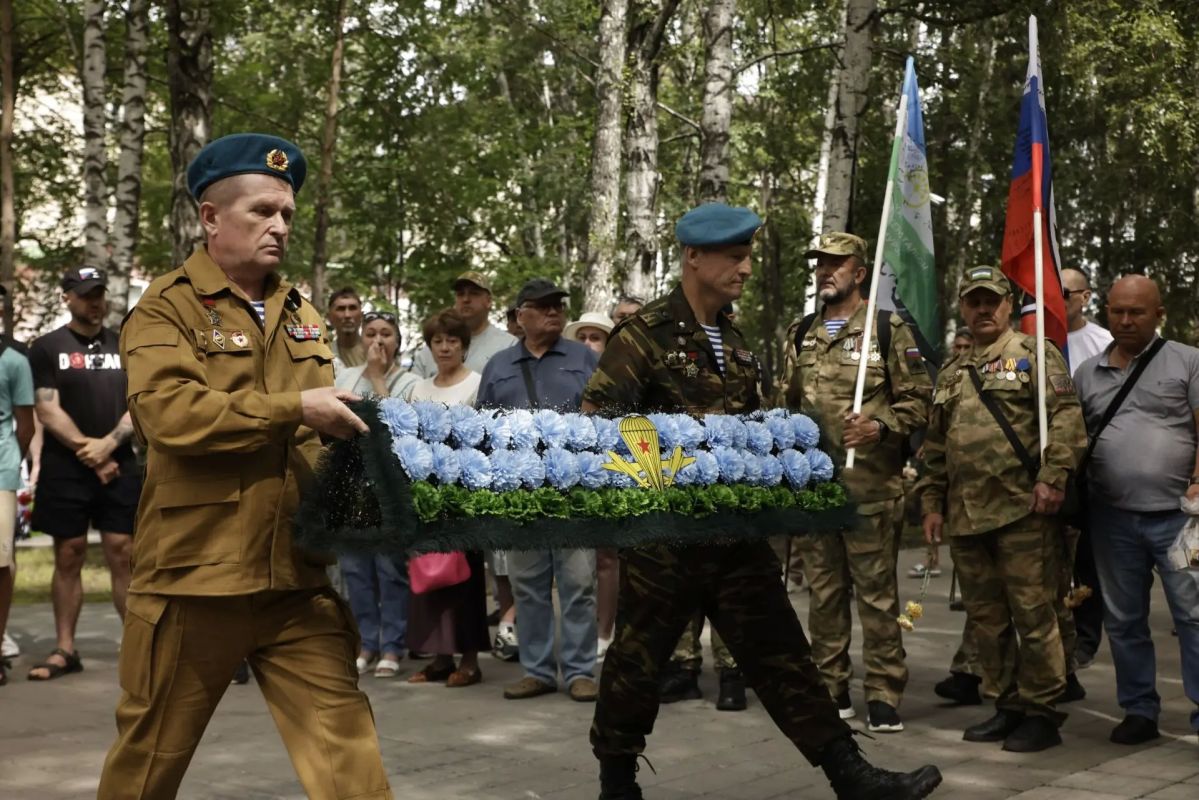 Сегодня у мемориала в сквере им. Ивана Губкина в Тюмени прошёл торжественный митинг, посвящённый Дню ветеранов боевых действий Сегодня у мемориала в сквере им. Ивана Губкина в Тюмени прошёл торжественный митинг, посвящённый Дню ветеранов боевых действий