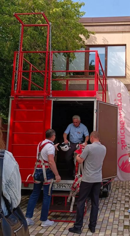 На площадке Учебного центра «Запсибэнерго» состоялся круглый стол, где обсуждалась одна из самых актуальных тем в охране труда — безопасность при работах на высоте На площадке Учебного центра «Запсибэнерго» состоялся круглый стол, где обсуждалась одна из самых актуальных тем в охране труда — безопасность при работах на высоте