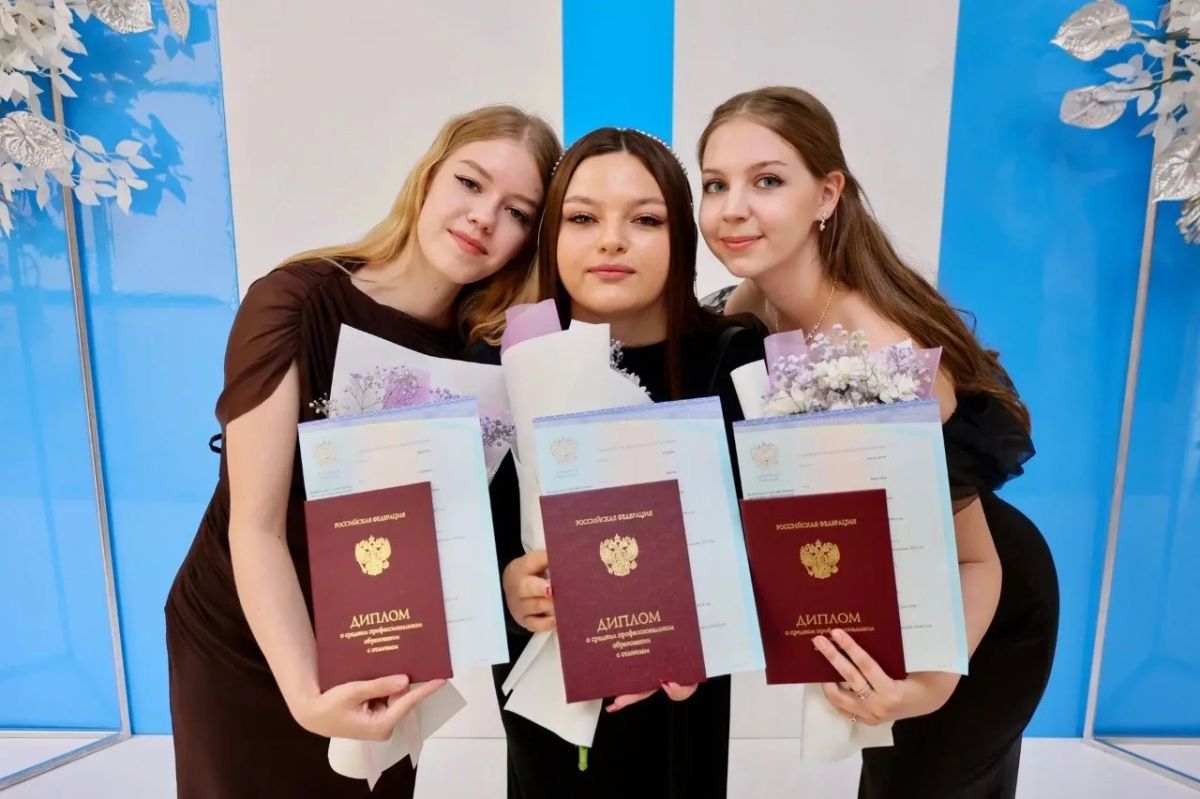 65 красных дипломов — звёздный выпуск пединститута в Тобольске 65 красных дипломов — звёздный выпуск пединститута в Тобольске