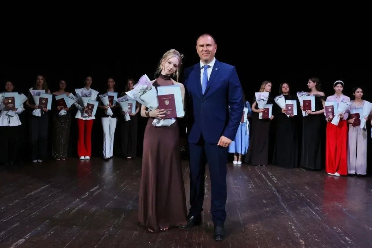 65 красных дипломов — звёздный выпуск пединститута в Тобольске 65 красных дипломов — звёздный выпуск пединститута в Тобольске