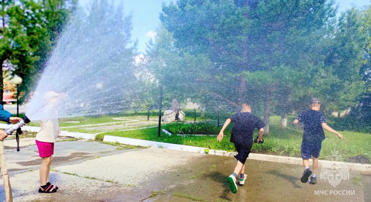 Огонь, вода и спасатели. Лето — время не только отдыха, но и новых открытий Огонь, вода и спасатели. Лето — время не только отдыха, но и новых открытий