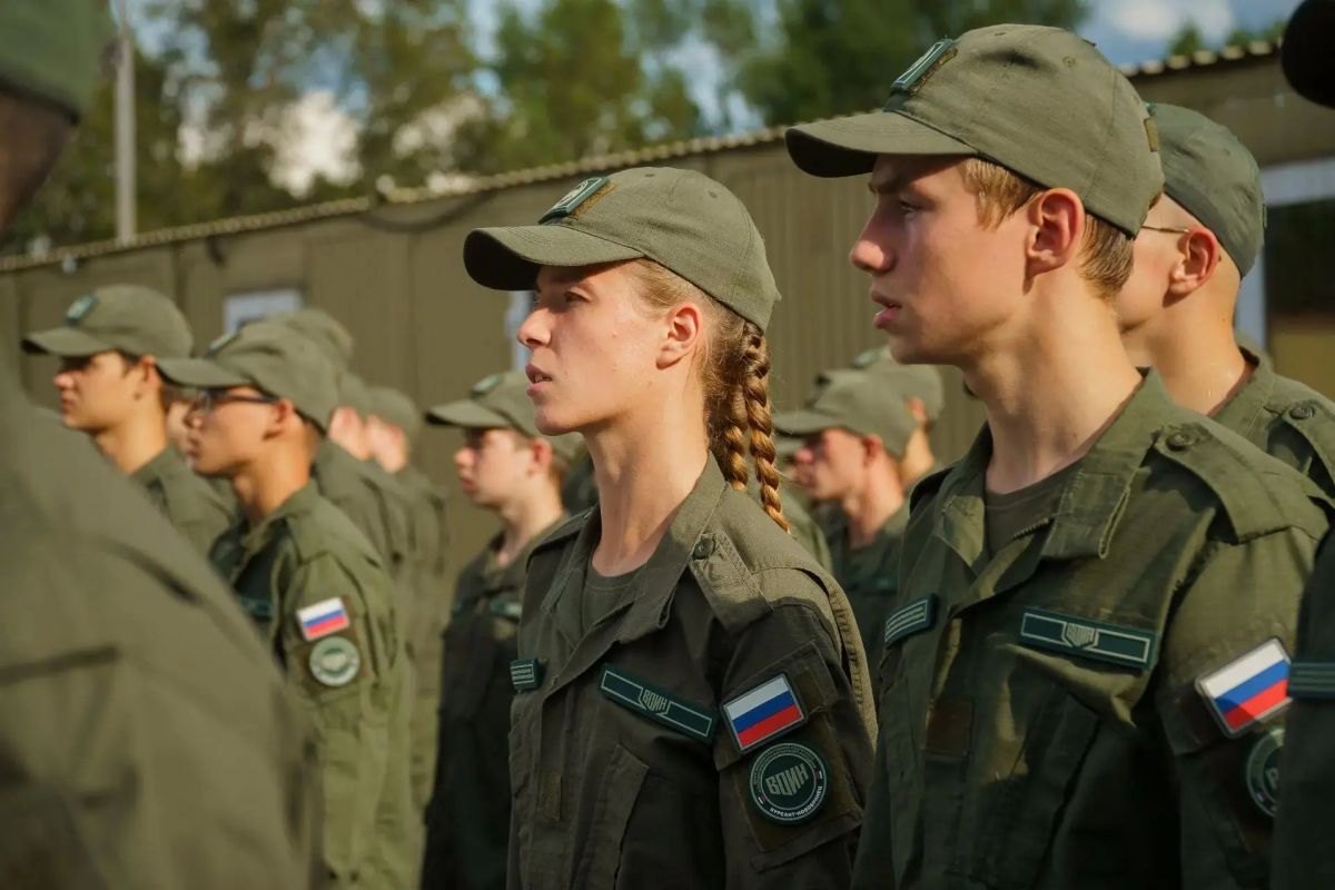 Военно-патриотический лагерь "Время юных героев" открыл первую смену в 2026 году в Тюмени Военно-патриотический лагерь "Время юных героев" открыл первую смену в 2026 году в Тюмени