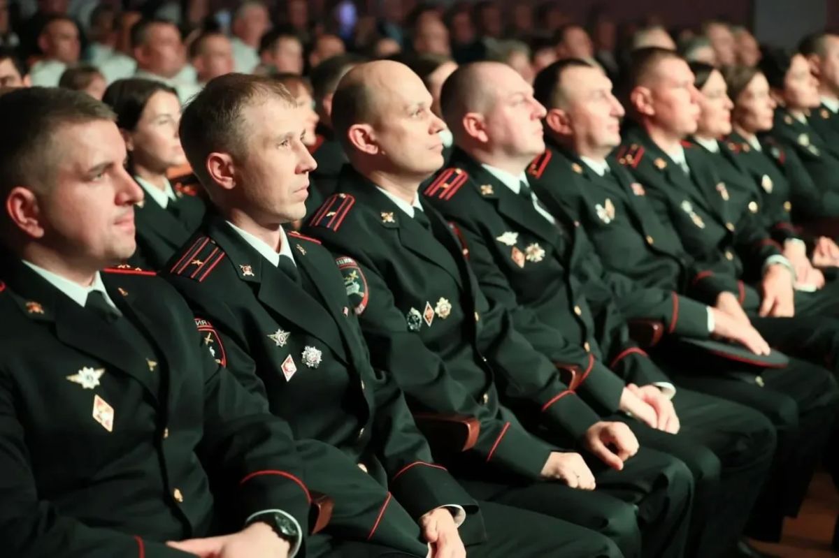 Полномочный представитель президента Артём Жога поздравил сотрудников и ветеранов Госавтоинспекции с 90-летием службы Полномочный представитель президента Артём Жога поздравил сотрудников и ветеранов Госавтоинспекции с 90-летием службы