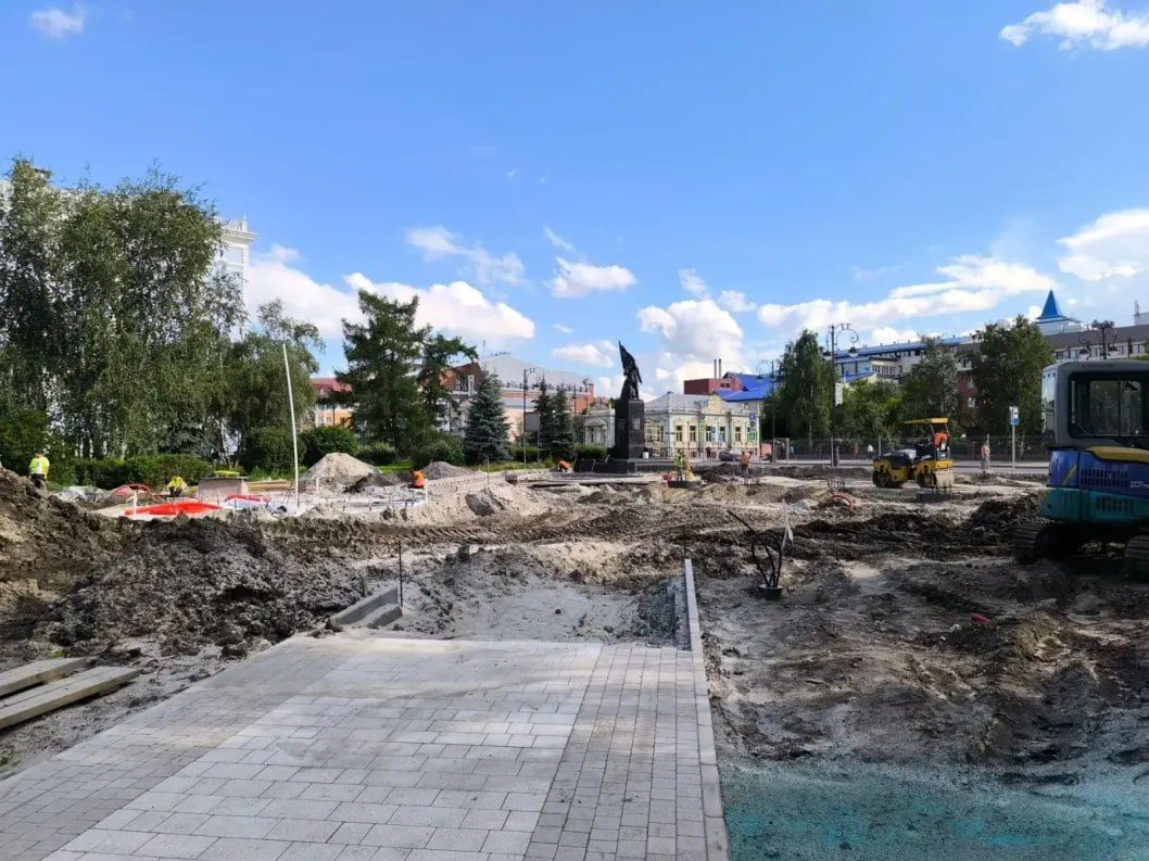 Уже в сентябре тюменцы смогут прогуляться по обновленной площади Борцов революции Уже в сентябре тюменцы смогут прогуляться по обновленной площади Борцов революции