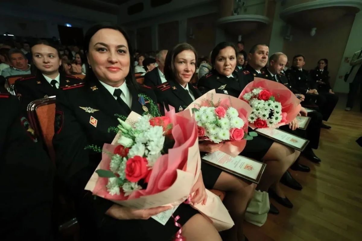 Полномочный представитель президента Артём Жога поздравил сотрудников и ветеранов Госавтоинспекции с 90-летием службы Полномочный представитель президента Артём Жога поздравил сотрудников и ветеранов Госавтоинспекции с 90-летием службы