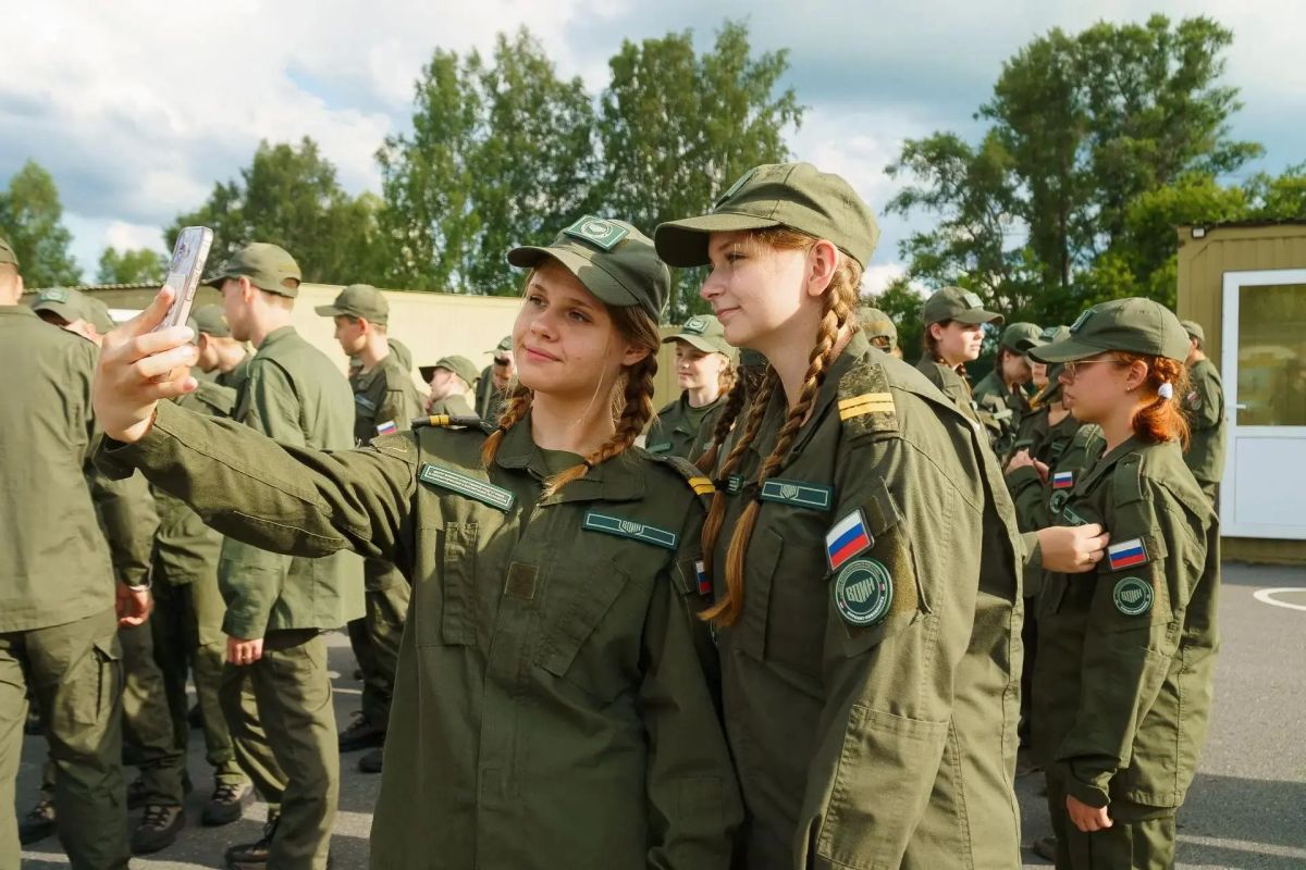 Военно-патриотический лагерь "Время юных героев" открыл первую смену в 2026 году в Тюмени Военно-патриотический лагерь "Время юных героев" открыл первую смену в 2026 году в Тюмени