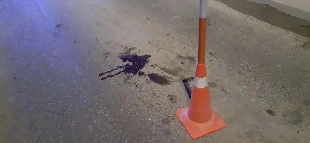 Пытался разбить стекло ножом: на тюменской трассе произошла шокирующая авария Пытался разбить стекло ножом: на тюменской трассе произошла шокирующая авария
