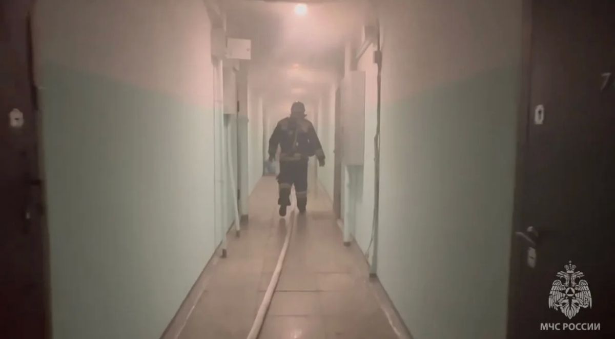 Оперативно и без жертв: в Тюмени пожарные ликвидировали возгорание в жилом доме Оперативно и без жертв: в Тюмени пожарные ликвидировали возгорание в жилом доме