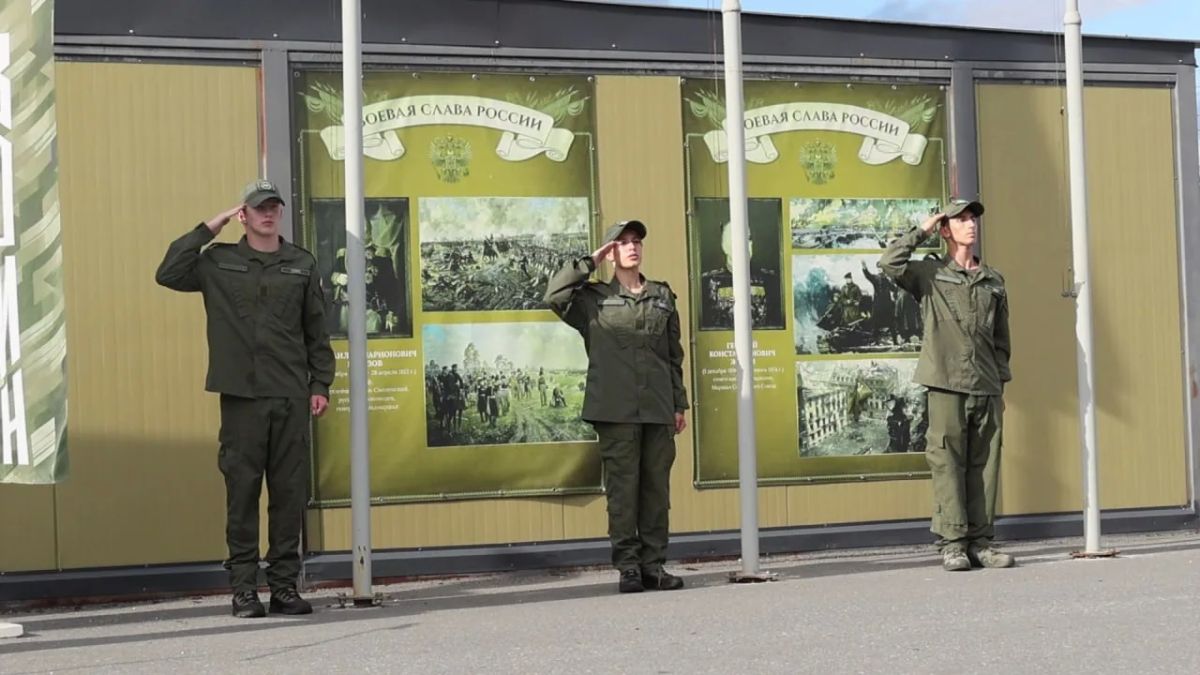 На базе детского оздоровительно-образовательного лагеря "Алые паруса" открыли первую в 2026 году смену военно-патриотического лагеря "Время юных героев" На базе детского оздоровительно-образовательного лагеря "Алые паруса" открыли первую в 2026 году смену военно-патриотического лагеря "Время юных героев"