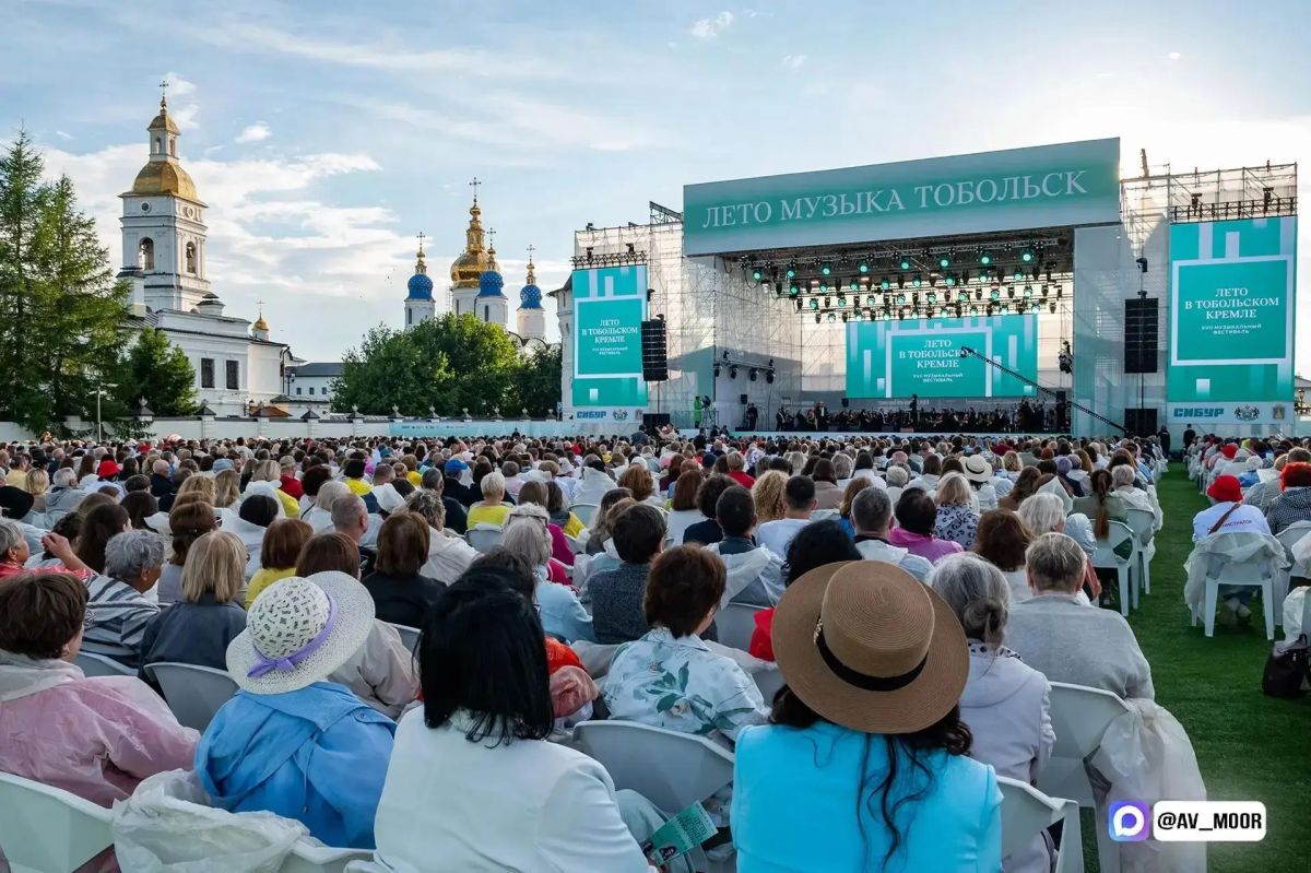 На фестиваль "Лето в Тобольском кремле" приехали туристы из 15 регионов России На фестиваль "Лето в Тобольском кремле" приехали туристы из 15 регионов России
