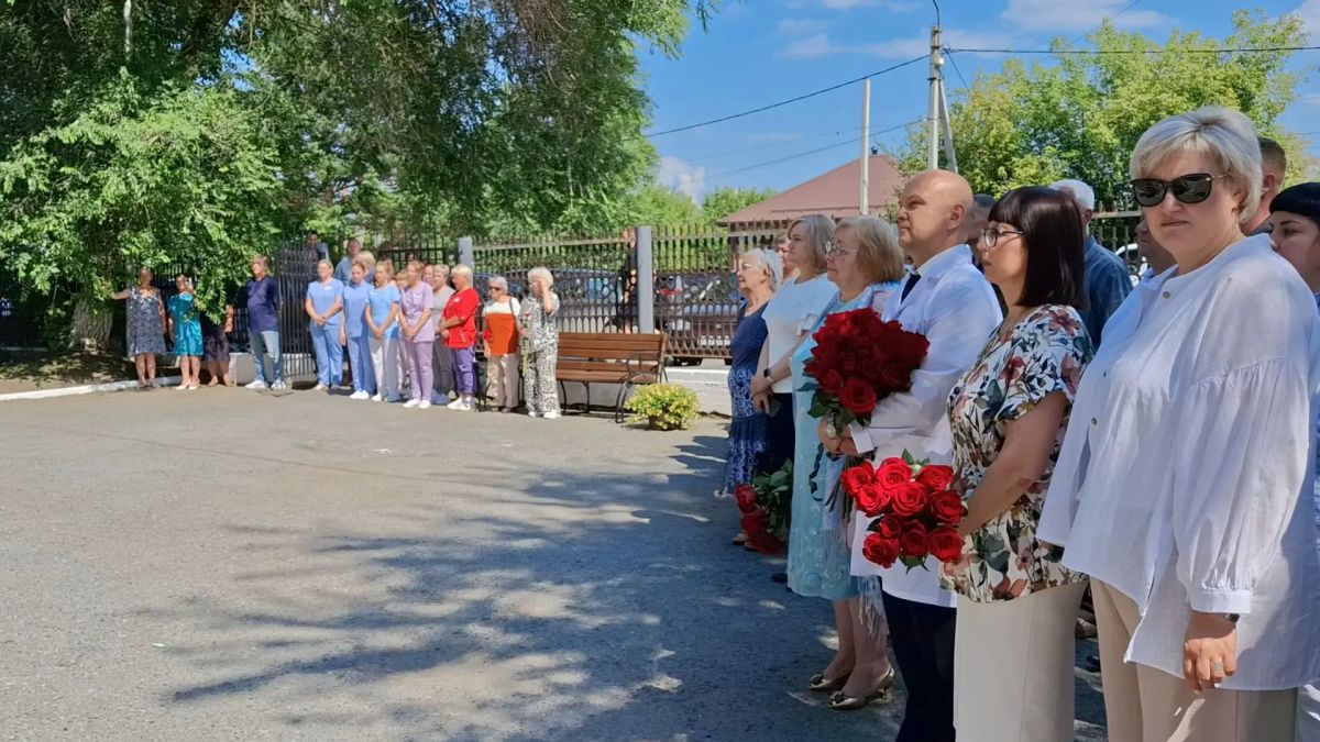 В Заводоуковском округе открыли мемориальную доску в честь главного врача Екатерины Панасенко В Заводоуковском округе открыли мемориальную доску в честь главного врача Екатерины Панасенко